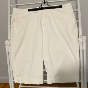 Bermuda Shorts with pockets